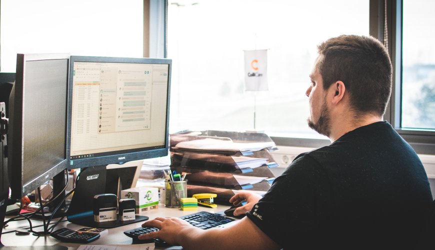 ColliCare employee on his computer in the office, working on finding the best solutions for the customers